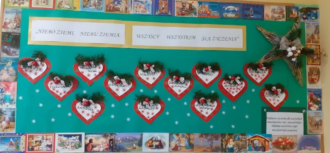  Na zdjęciu widać serca wykonane przez mieszkańców z życzeniami świątecznymi.