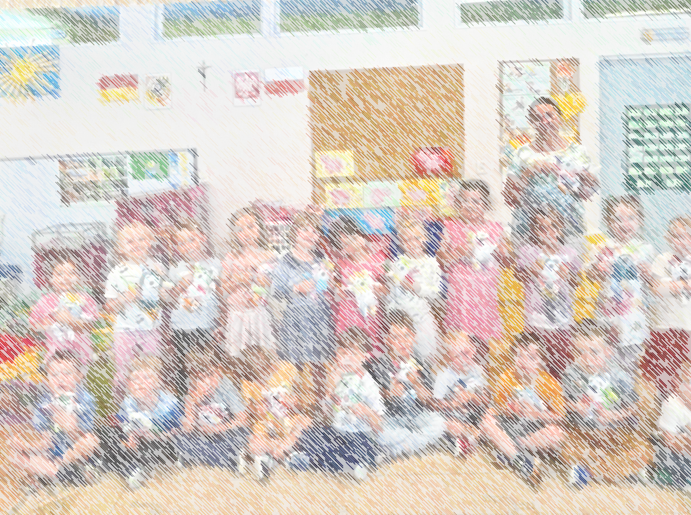 przedstawia_grupę_przedszkolaków_którzy_zostali_obwarowani_przez_naszych_seniorów_misiami_wykonanymi_podczas_terapii_zajęciowej_w_DDP_Skoczylasa_8.png